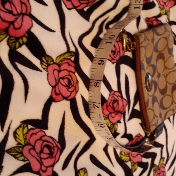 Coach Wristlet - Picture 3 of 8